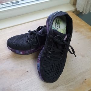 Women's Under Armour sneaker 9.5 Dark Grey